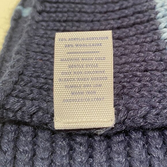 Old Navy Unisex Cable Knit Wool Blend Scarf - Picture 6 of 6